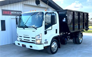 Chip Dump Truck 2017 ISUZU NQR - Like New!