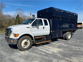 2005 Ford 750 Extended Cab 1684 Chipper Truck