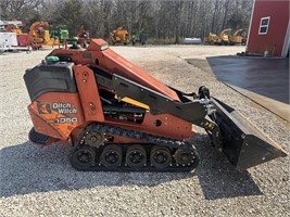 (2) 2017 Ditch Witch SK1050 Mini Skid Steer